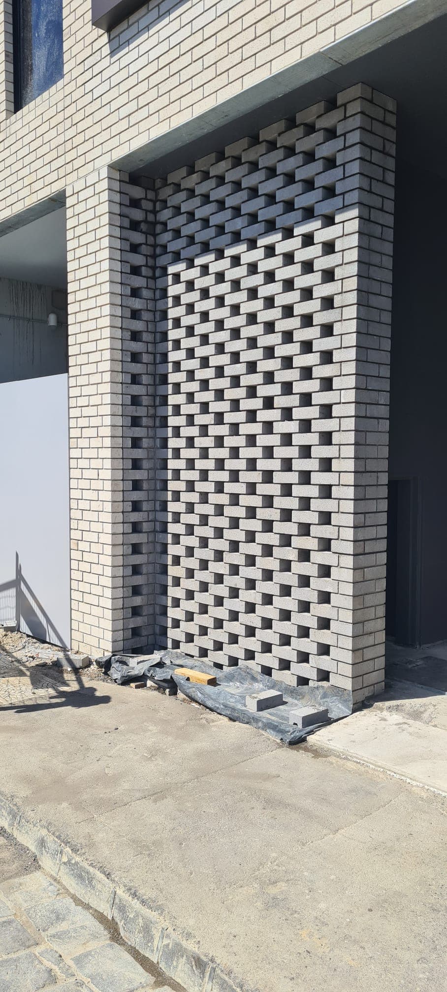 Hit-and-miss decorative brick screen wall in Melbourne by Goodwin Bricklaying