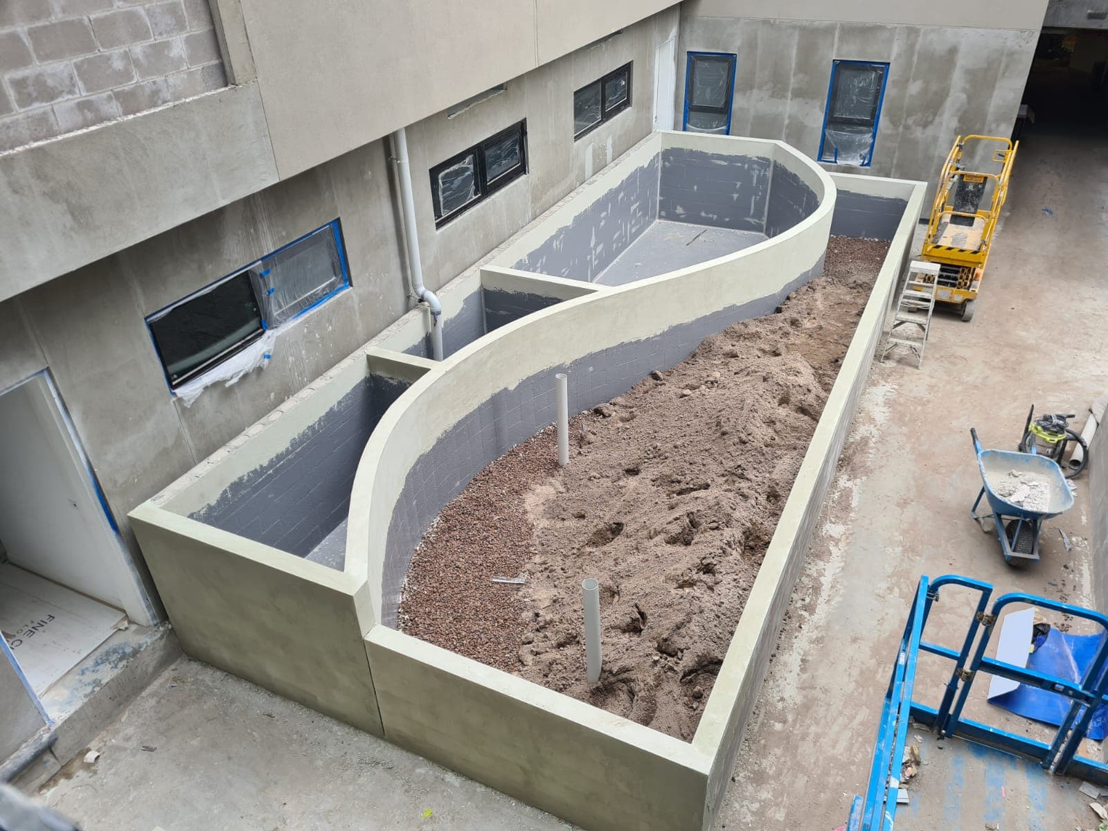 Waterproofed rendered blockwork planter wall by Goodwin Bricklaying