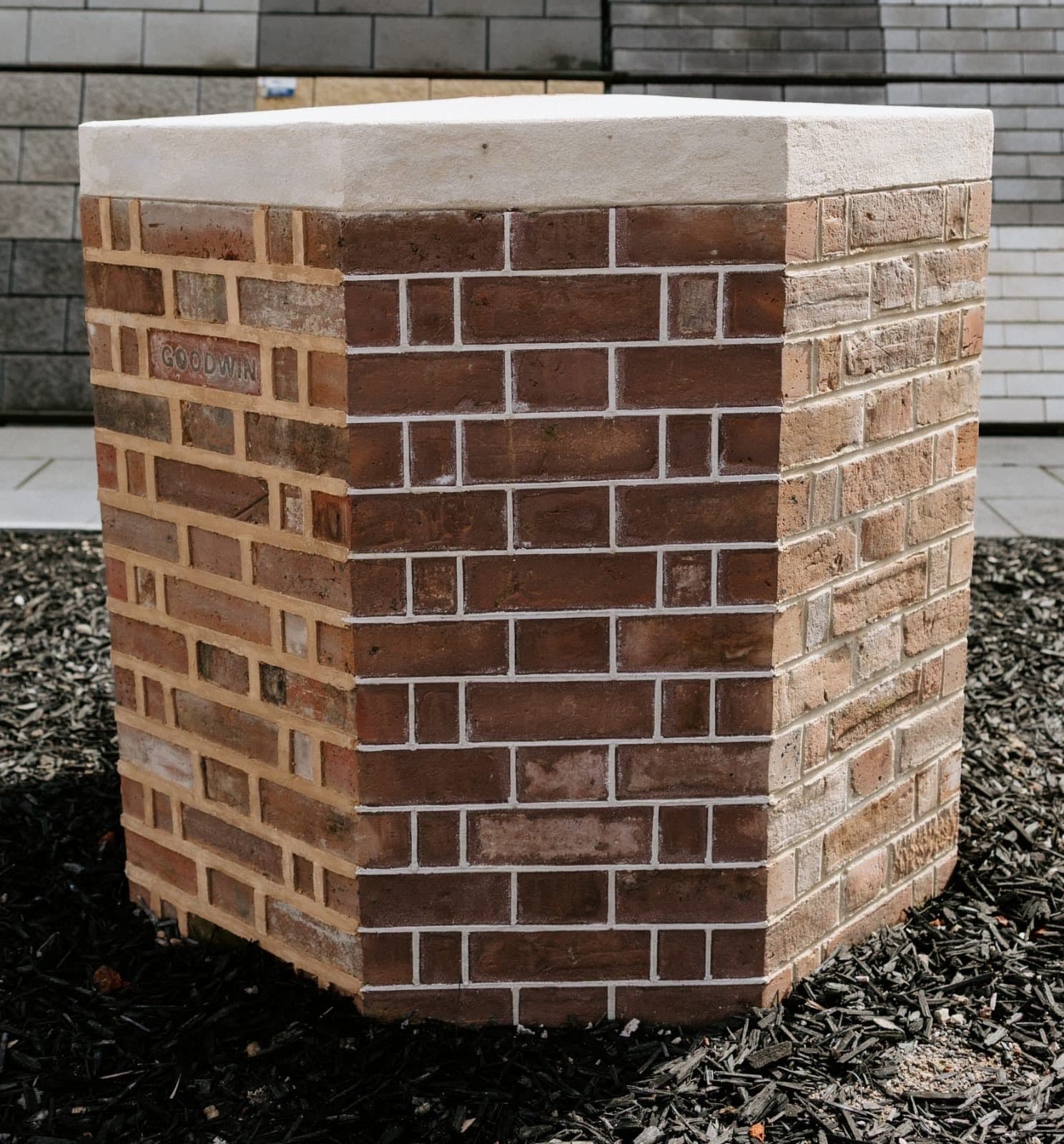 Sample brick pier finished in traditional tuck pointing by Goodwin Bricklaying, Melbourne